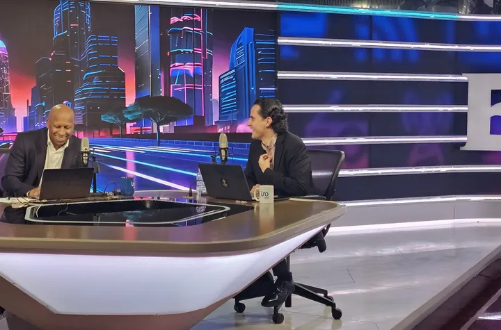 Mauricio Aguilar durante una entrevista sobre inversión inmobiliaria